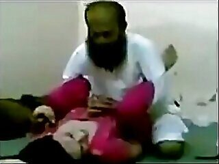 pakistani molvi piecing together extensively..